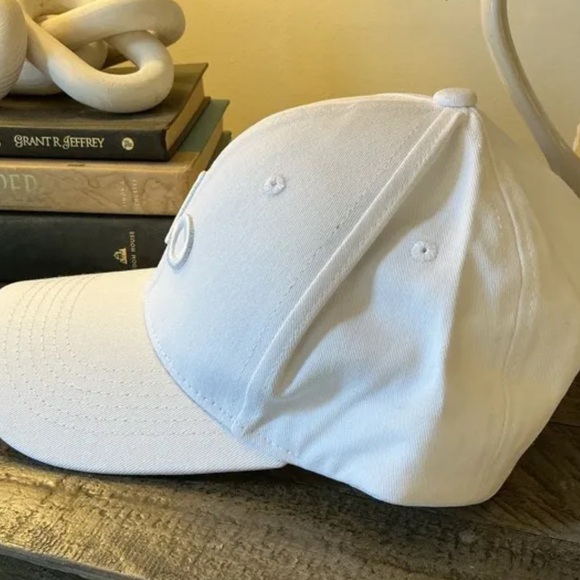 ALO Yoga White Logo Cap - Picture 3 of 3